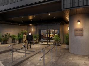 een groep mensen die een gebouw inlopen bij The Knot Utsunomiya in Utsunomiya