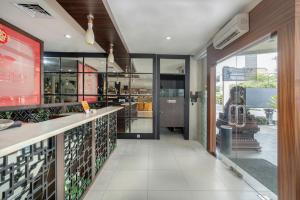 Kuchyň nebo kuchyňský kout v ubytování Life Hotel Pekanbaru City Center