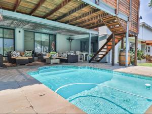 Bazén v ubytování Hermanus Cliff Path Lodge - No Load-shedding nebo v jeho okolí + 23 fotografií