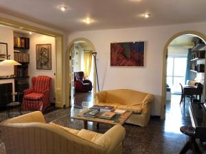 a living room with a couch and a table at Dormire nel cuore di Genova in Genoa