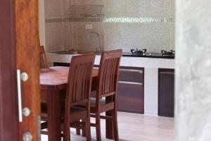 Kuchyň nebo kuchyňský kout v ubytování Baan Phangan