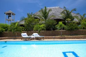 Bazén v ubytování Sheba Cottages - Diani Beach nebo v jeho okolí