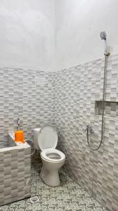 Koupelna v ubytování Homey Guesthouse Gubeng Syariah