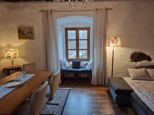 a living room with a table and a couch at Appartement Donaustrand in Bergern
