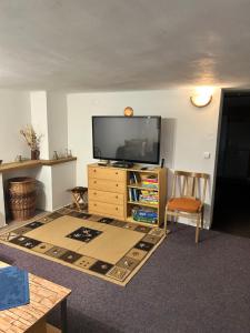 Μια τηλεόραση ή/και κέντρο ψυχαγωγίας στο Apartmán u Bětky