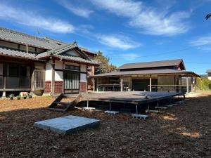 Το κτήριο όπου στεγάζεται  η παραθεριστική κατοικία