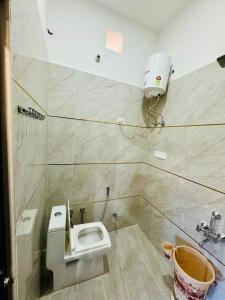 Koupelna v ubytování hotelsiyashreeram