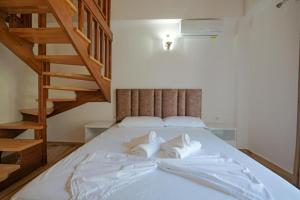 Postel nebo postele na pokoji v ubytování Villa Summer Borsh + 7 fotografií