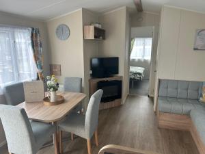 Et tv og/eller underholdning på Limewood Lodge + 2 billeder