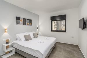 מיטה או מיטות בחדר ב-Penthouse with pool jerusalem +57 תמונות