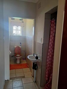 Et badeværelse på Mukonazwothe Guesthouse