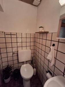 Ένα μπάνιο στο Monteurwohung an der A21