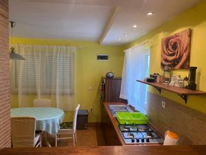 Køkken eller tekøkken på Holiday Home Dželalija + 24 billeder