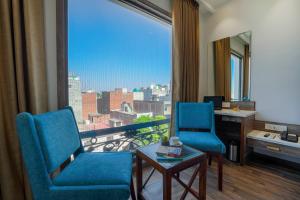 Posezení v ubytování Hotel SG Continental Amritsar !! Prime Location ! Parking ! Open Terrace