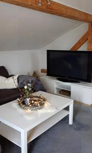 TV a/nebo společenská místnost v ubytování Fowo- Mangfalltal Weihnachtszauber + 50 fotografií