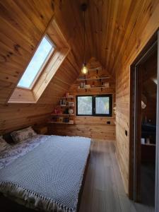 Postel nebo postele na pokoji v ubytování Cabana ONYX Baile Olanesti