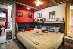 Postel nebo postele na pokoji v ubytování Juhfark Apartman Varsádi Wineyard + 28 fotografií