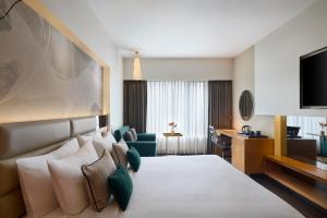 TV/trung tâm giải trí tại The Fern Mumbai, Goregaon, Series by Marriott