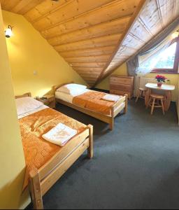 Ένα ή περισσότερα κρεβάτια σε δωμάτιο στο Dom Wypoczynkowy Góra&Vita