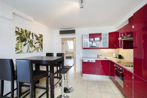 Kuchyň nebo kuchyňský kout v ubytování Apartment Nestroygasse