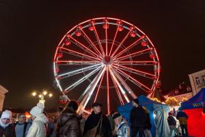 a large ferris wheel with people standing in front of it at Rooms Spanie 7-Rynek Centrum &f-vat in Kielce