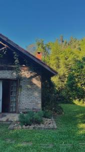 Budova, kde se chata nachází