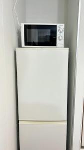 Η κουζίνα ή μικρή κουζίνα στο 岡山駅から徒歩7分一棟貸切りモダンな古民家 +16 φωτογραφίες