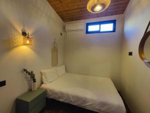 Postel nebo postele na pokoji v ubytování The Urban Chalet