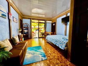 Postel nebo postele na pokoji v ubytování Villas Ela en Bahía Ballena Uvita hermosas habitaciones privadas grandes, piscina, cocina, jacuzzi, aire acondicionado, tv, baño privado, parqueo gratis y terraza + 189 fotografií