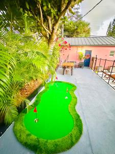 Φωτογραφία από το άλμπουμ του Salthaus West Palm Beach - NEW Saltwater Pool & Spa! σε West Palm Beach