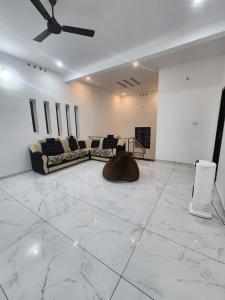 Khu vực ghế ngồi tại Sathwika