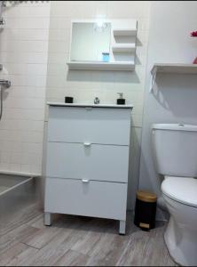 Koupelna v ubytování Appartement cosy centre Issoire-Superbe vue Sancy et Livradois-Forez-WiFi