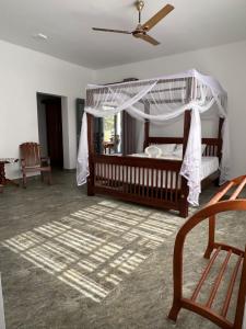 Ένα ή περισσότερα κρεβάτια σε δωμάτιο στο LiIi Villa Sri Lanka