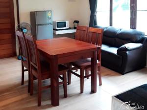 Kuchyň nebo kuchyňský kout v ubytování Baan Phangan