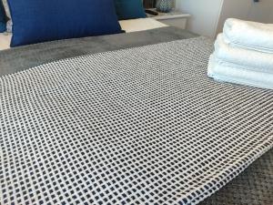 Ένα ή περισσότερα κρεβάτια σε δωμάτιο στο Onewavestay