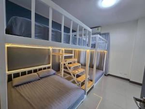 Palanda nebo palandy na pokoji v ubytování เดอรำพึง2 De ramphueng2 + 18 fotografií