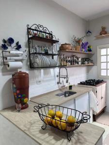 Η κουζίνα ή μικρή κουζίνα στο CASA LUZ PRAIA & PAZ