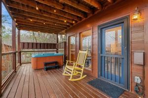 Swimmingpoolen hos eller tæt på Serene Setting - Big Mtn Views - HotTub - EVCharger