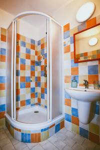 a bathroom with a shower and a sink at Chata Kačerov in Kašperské Hory