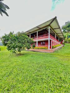 Κήπος έξω από το Finca La Carmelita Casa Campestre con Piscina y entre Montañas a sólo minutos de Santa Rosa de Cabal