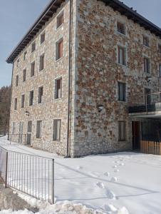 El edificio en el que está el departamento 18 fotos más