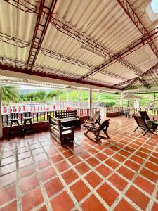 Фитнес-центр и/или тренажеры в Finca La Carmelita Casa Campestre con Piscina y entre Montañas a sólo minutos de Santa Rosa de Cabal