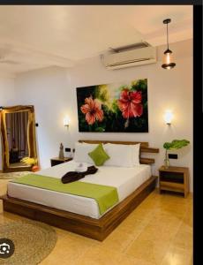 Una cama o camas en una habitación de SB SARASWATHy