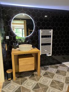 Et badeværelse på LE CLOS DAUPHINAIS Chez Laurette