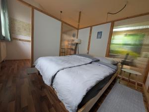 Postel nebo postele na pokoji v ubytování Isny Zentrum Studio Appartement