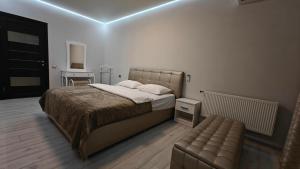 Postel nebo postele na pokoji v ubytování Yarovytsya VIP in the CENTER
