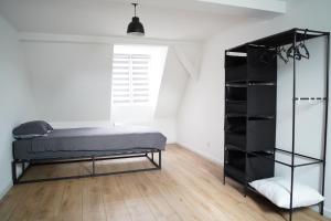 Postel nebo postele na pokoji v ubytování L'appartement de la fontaine