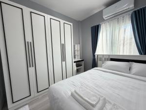 Кровать или кровати в номере Home Hug You