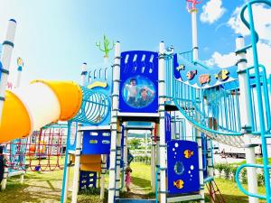 Herní místnost nebo prostor pro děti v ubytování シートピア恩納村Ocean 贅沢快適なデザイナーズ空間と蒼い海