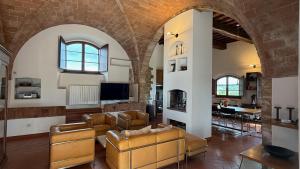 TV a/nebo společenská místnost v ubytování Agriturismo Podere Cortilla